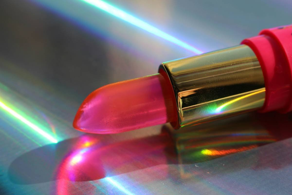 Smooth Application Secrets: How to Master Lip Liner Like a Pro (Without the Tug-of-War)
