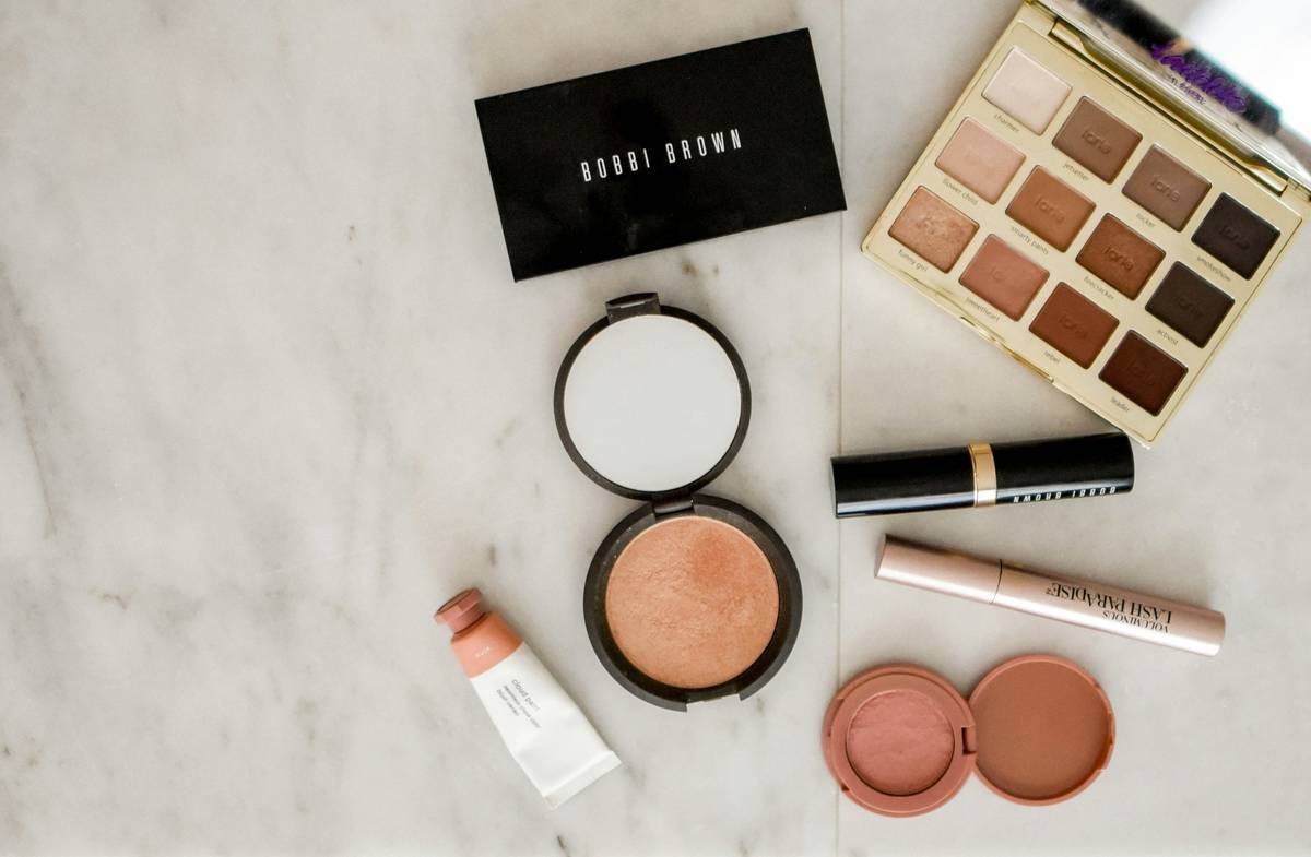 Why Your Matte Finishes Keep Failing (And How to Fix It with Lip Liners That Actually Last)