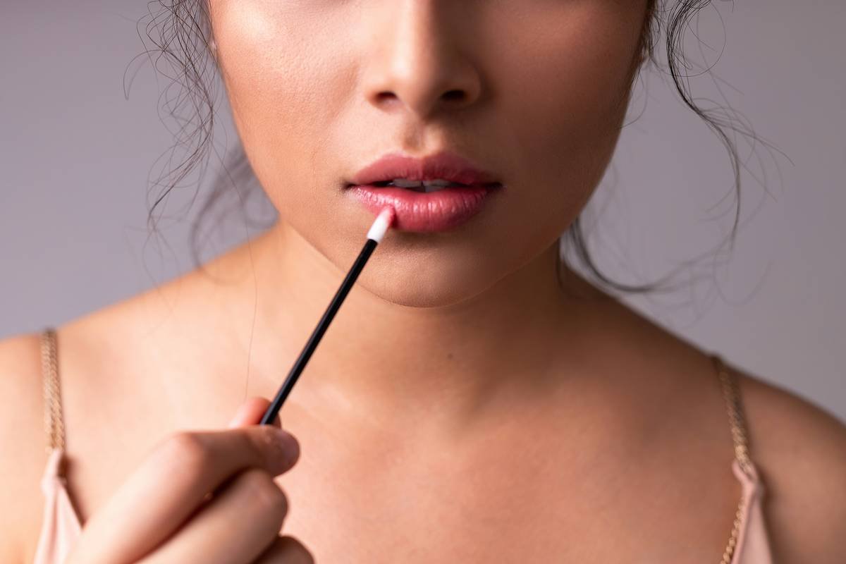 Lip Liner Rules: The Expert’s Guide to Flawless, Long-Lasting Lips (No More Bleeding or Cake!)