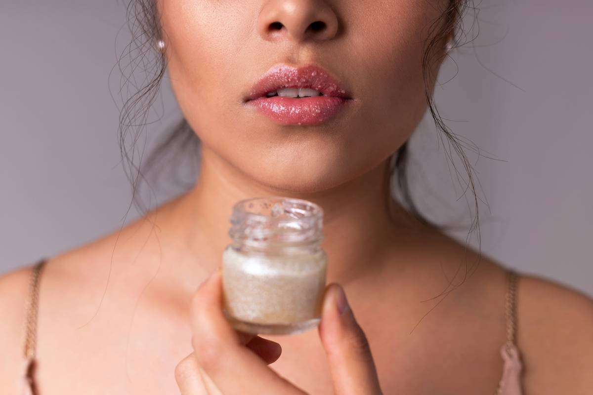 Why Your Lip Liner Keeps Cracking—And How Hydrating Formulas Finally Fix It
