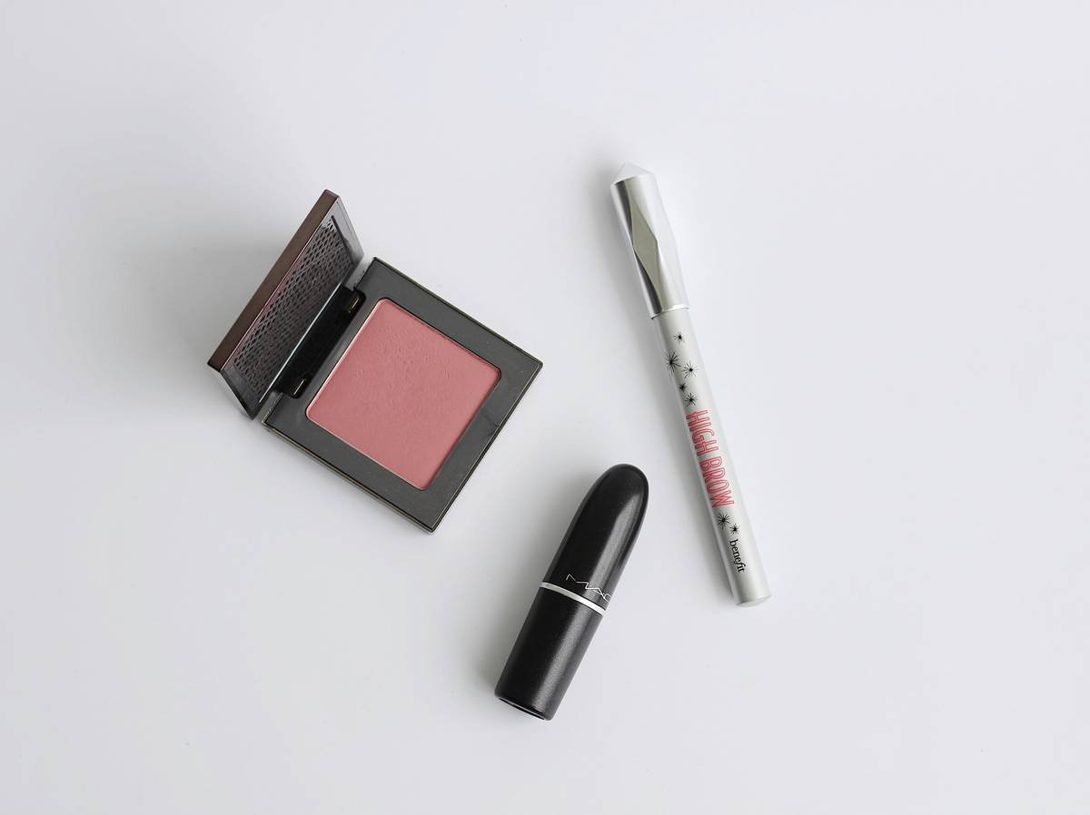 Side-by-side: traditional lip pencil vs. lip liner with brush showing smoother application and less bleeding after 4 hours
